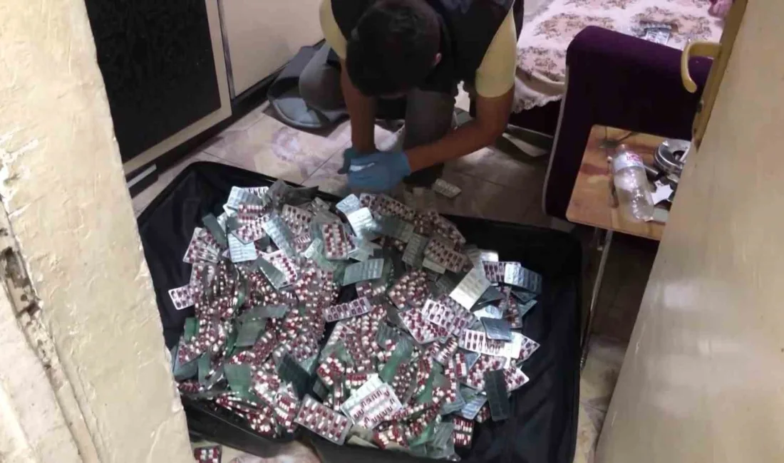 Adana’da bir evde bulunan valiz içerisinde 10 bin 386 adet