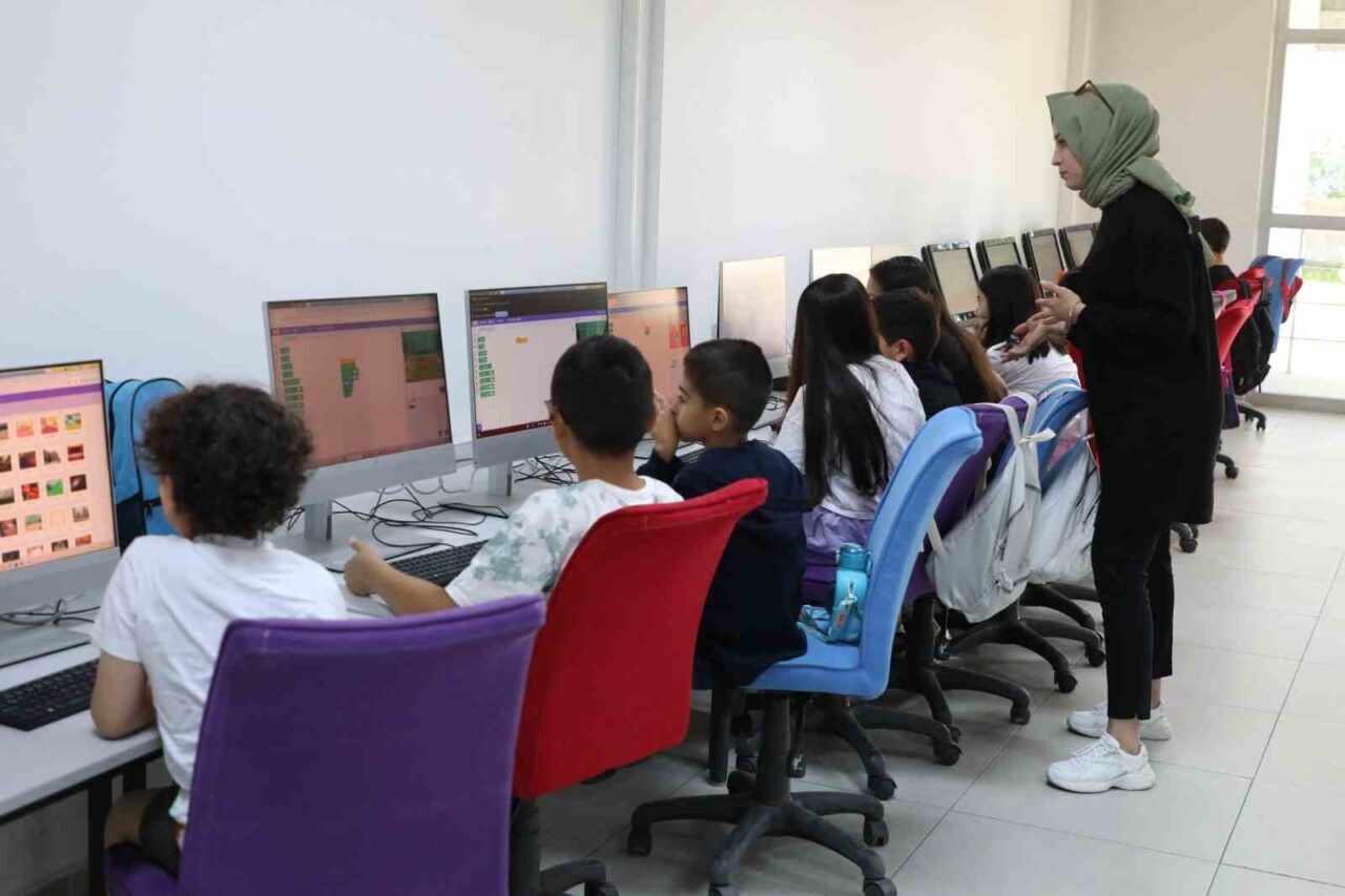 Melikgazi Belediyesi’nin MELMEK kapsamında düzenlediği, 7-14 yaş arası çocukların yaz