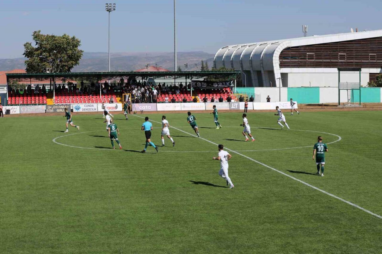 12 Bingölspor, sahasında karşılaştığı Karaköprü Belediyespor’u 4-0 mağlup ederek sezona