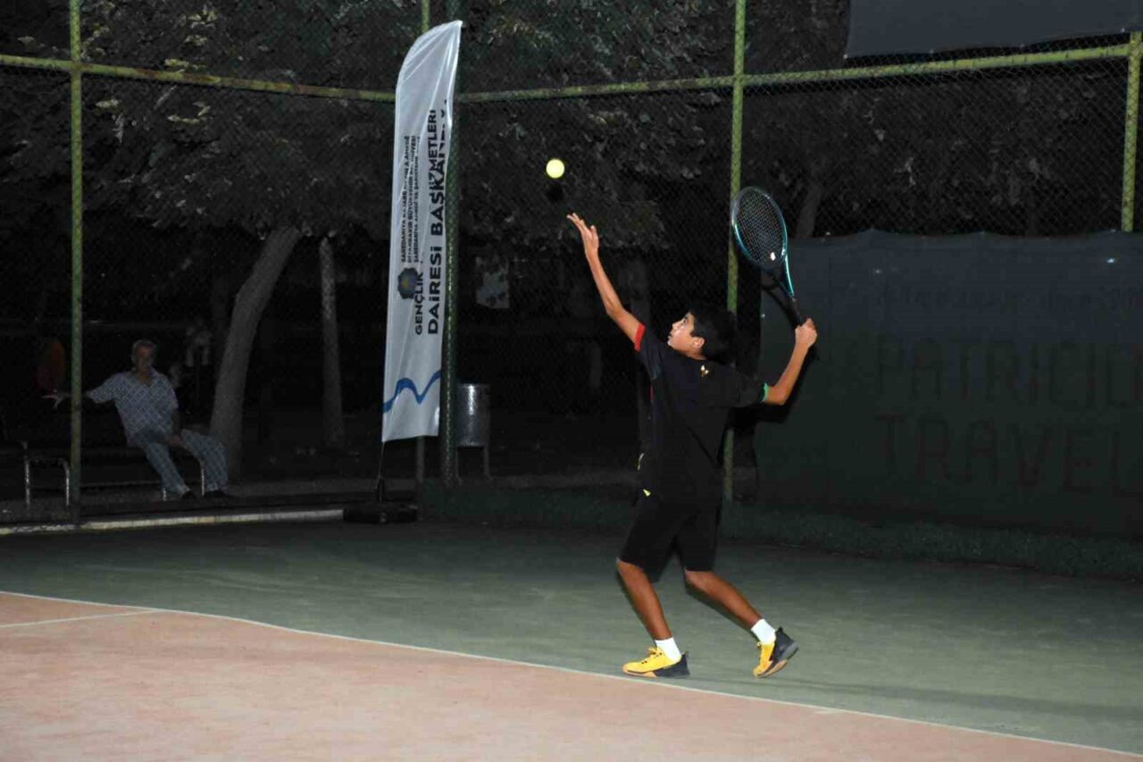 Diyarbakır Büyükşehir Belediyesi’nin düzenlediği 15. Amed Cup Tenis Turnuvası coşkuyla