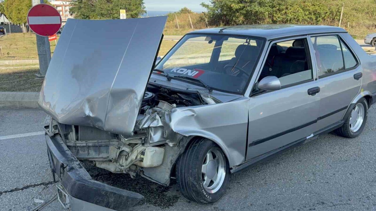 SAMSUN (İHA) – Samsun’da 15 yaşındaki ehliyetsiz sürücü, kullandığı otomobilin