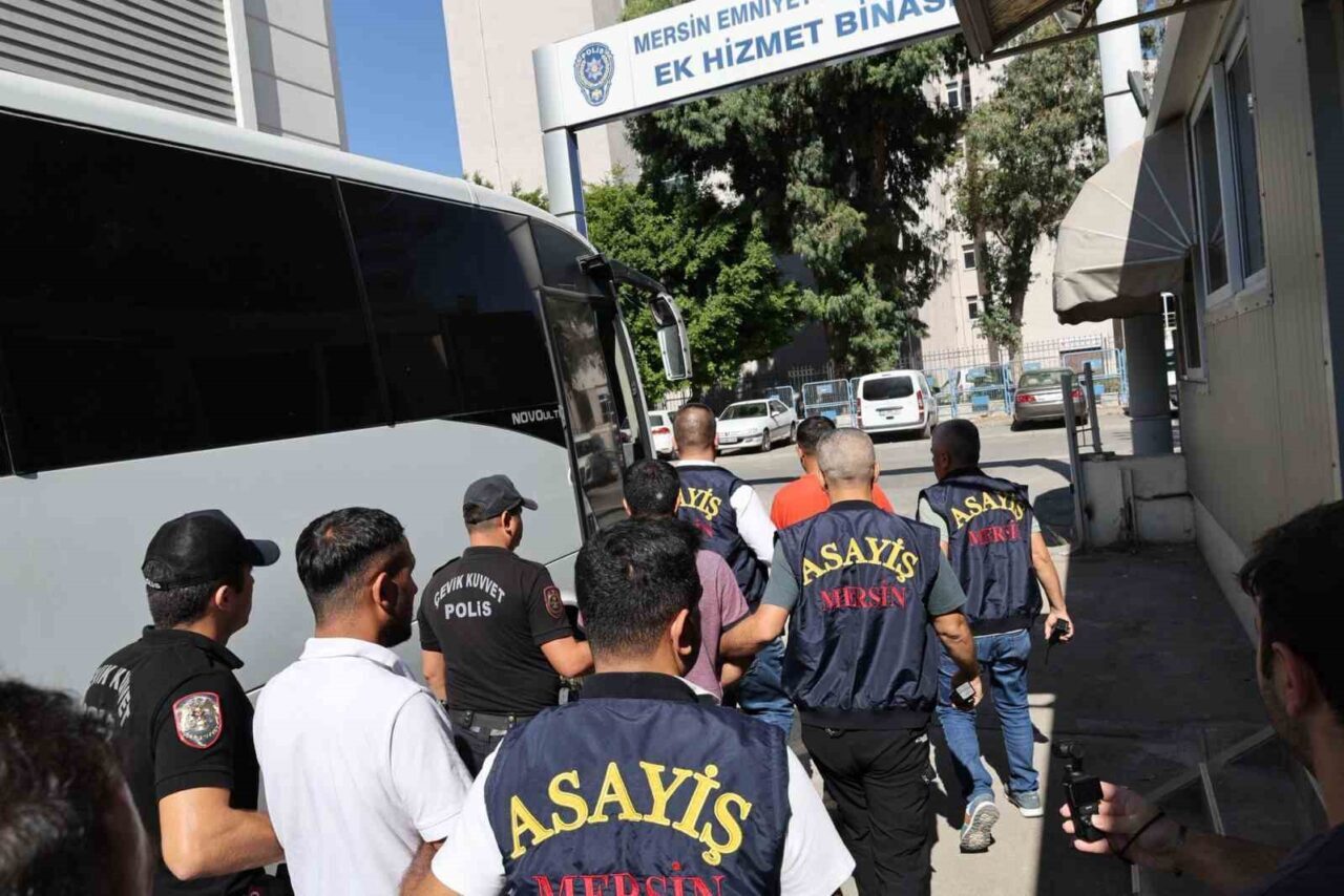 Mersin polisi, elektronik sinyal bozucu kullanarak girdikleri kuyumcudan 16 milyon