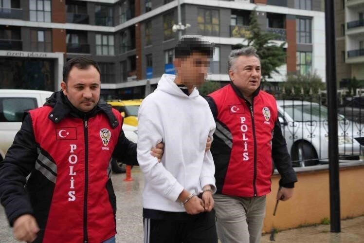 Edirne’de 16 yaşındaki eski sevgilisini 30 bıçak darbesiyle öldüren 15