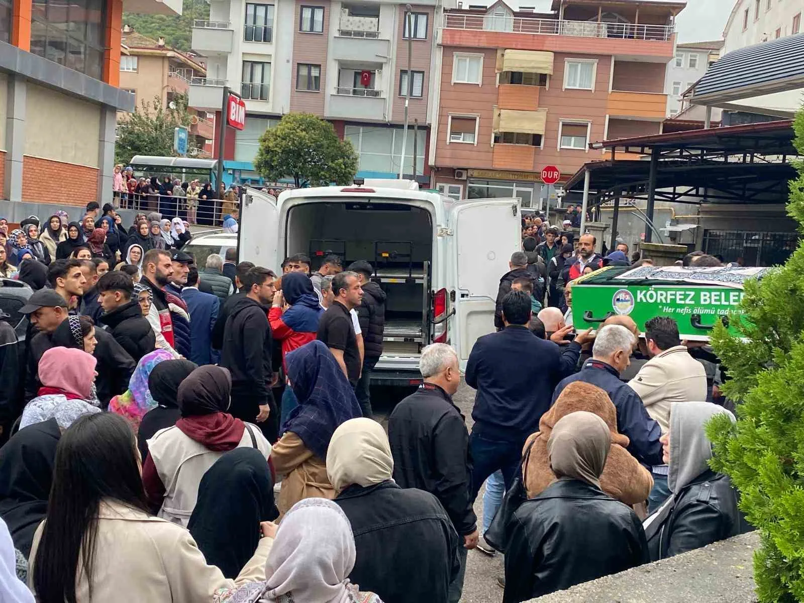 Kocaeli’nin Körfez ilçesinde D-100 karayolunda meydana gelen trafik kazasında yaşamını