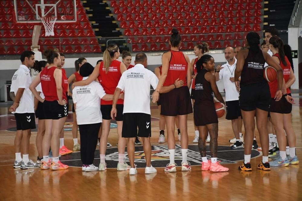 Kadınlar Basketbol Süper Lig ekiplerinden Melikgazi Kayseri Basketbol’un her yıl