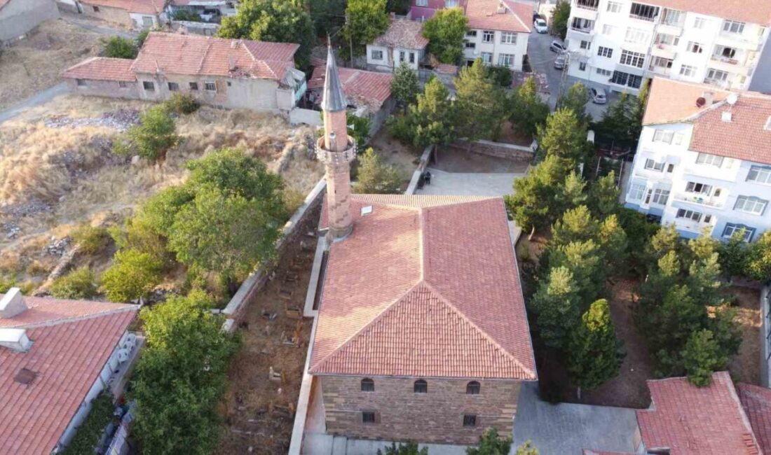 Yozgat’ta bulunan Başçavuşoğlu Camii, 19. yüzyıldan günümüze uzanan tarihi ve