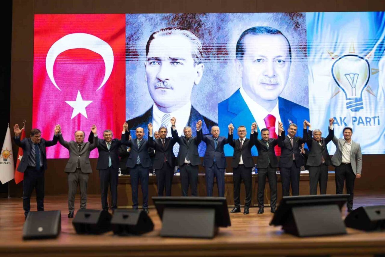 Cumhurbaşkanı Recep Tayyip Erdoğan, MKYK toplantısında, AK Parti’ye katılan Seydişehir
