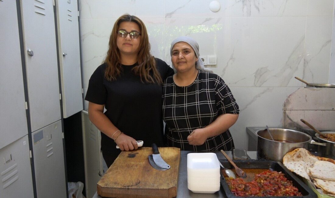 Kilis’te kendi işini kuran Emine Soykan, 2 metrekarelik dükkanında yaptığı