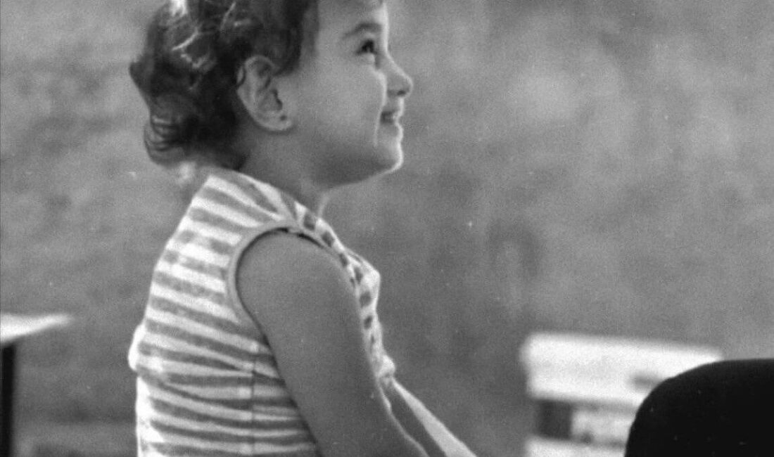 Diyarbakır’ın Bismil ilçesinde kamyonetin altında kalan 2 yaşındaki çocuk hayatını