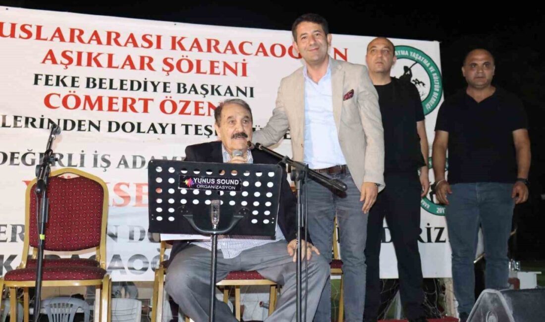 Adana’nın Feke ilçesinde aşıklar, saz eşliğinde vatan ve memleket sevgisini