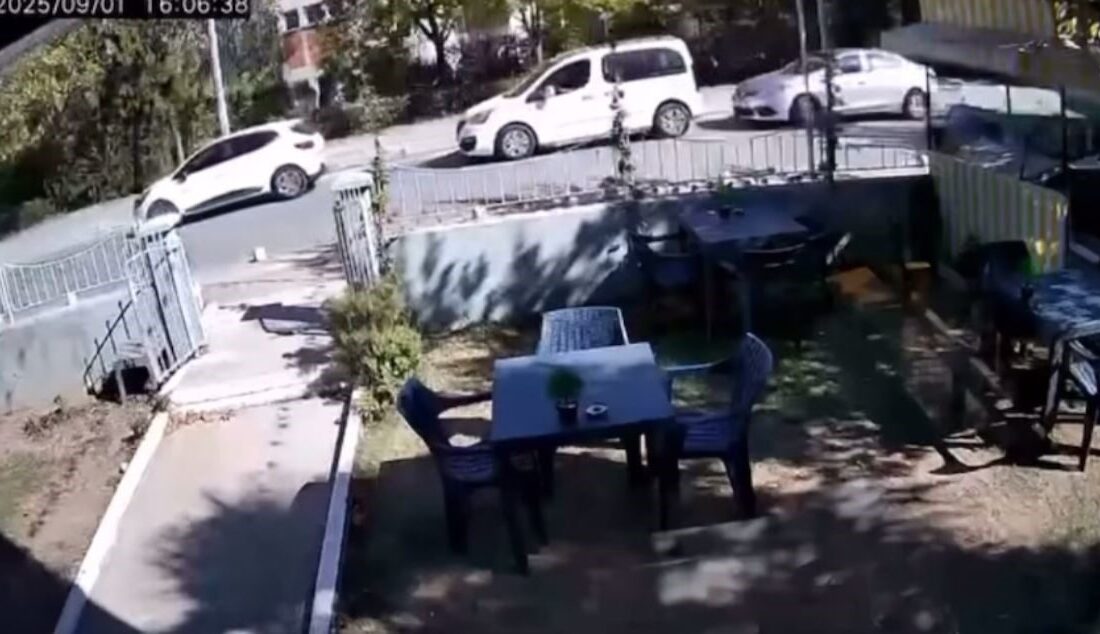 Bursa’nın Nilüfer ilçesinde 3 aracın karıştığı zincirleme kaza güvenlik kamerasına