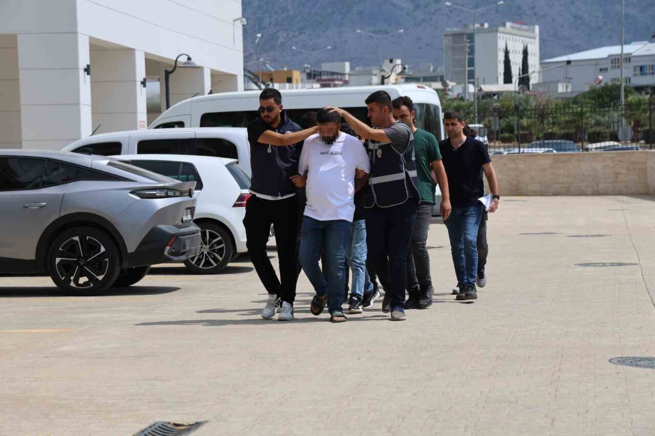 Adana’nın Kozan ilçesinde bir iş yerine üç gün arayla iki