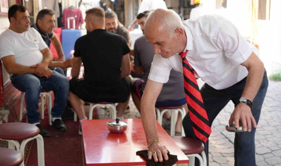 Samsun’da 30 yıldır çay ocağı işleten Adem Yıldırım (52), müşterilerine