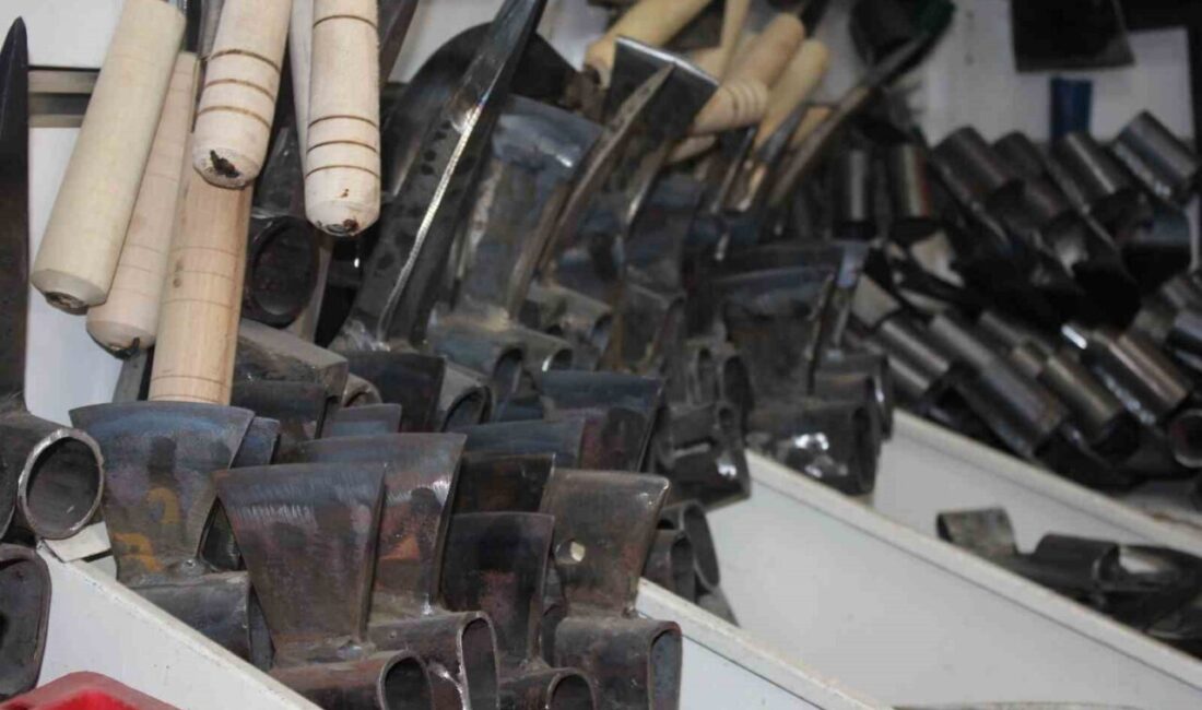 Samsun’un İlkadım ilçesinde “baltacı” olarak tanınan 32 yıllık çelik ustası