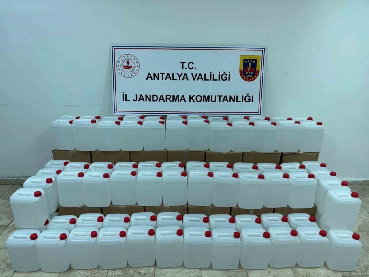 Antalya İl Jandarma Komutanlığı ekipleri, Döşemealtı’nda gerçekleştirdikleri operasyonda bir şahsın