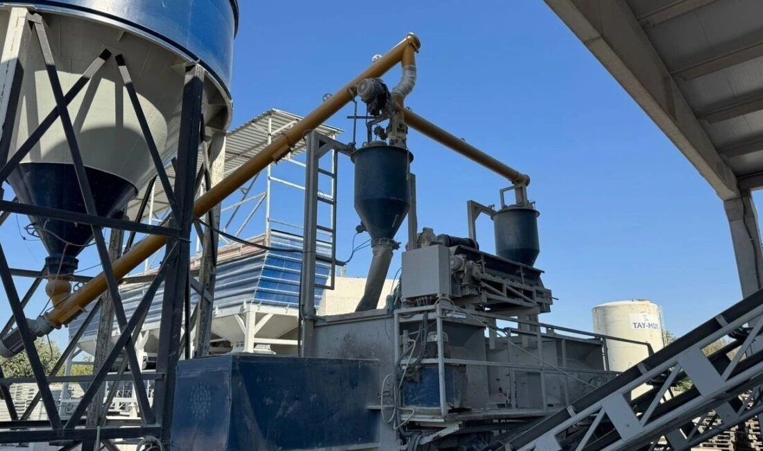 Isparta’nın Kuleönü beldesinde bulunan kilit parke taşı fabrikasında çalışan 51