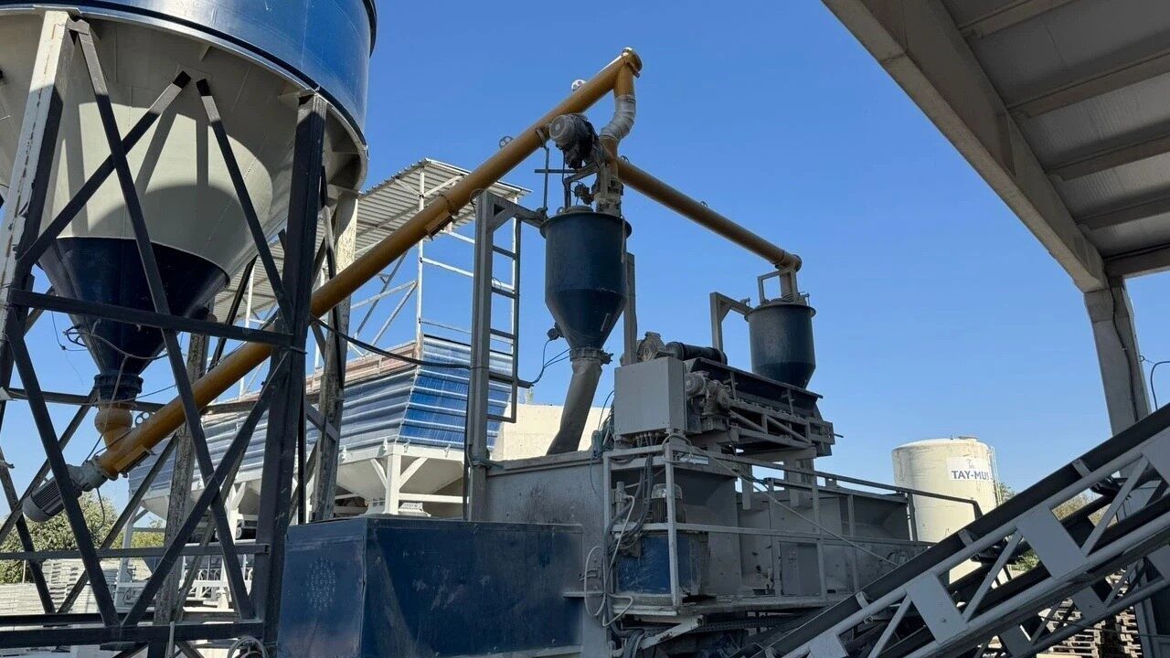 Isparta’nın Kuleönü beldesinde bulunan kilit parke taşı fabrikasında çalışan 51