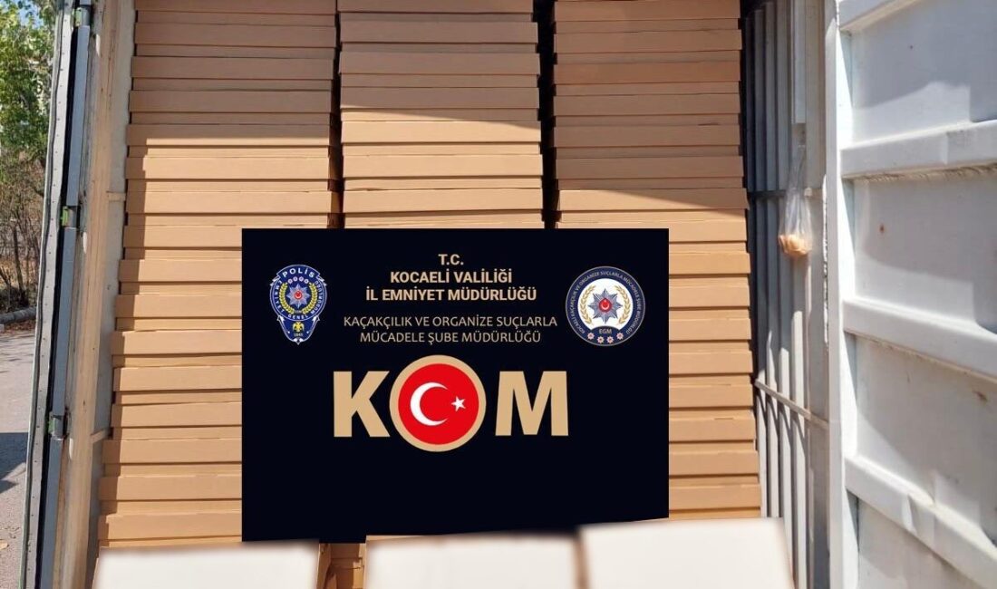 Kocaeli’de yapılan operasyonda 560 tepsi sigara filtresi ve uyuşturucu ele