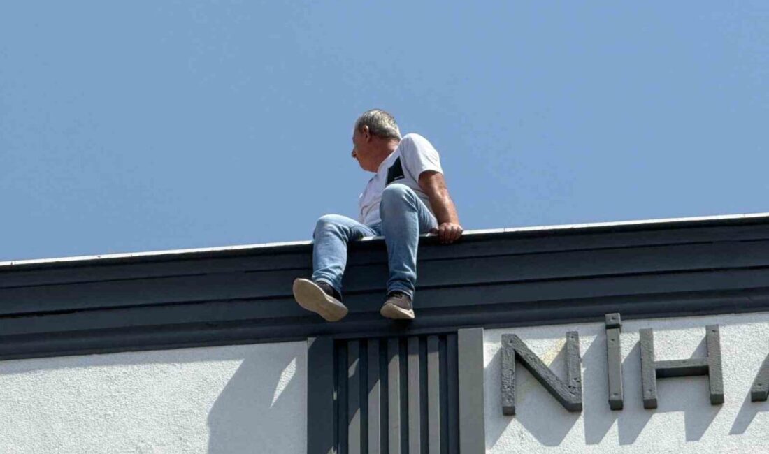 Diyarbakır’da bir kişi, inşaatın 6’ncı katına çıkarak intihar girişiminde bulundu.