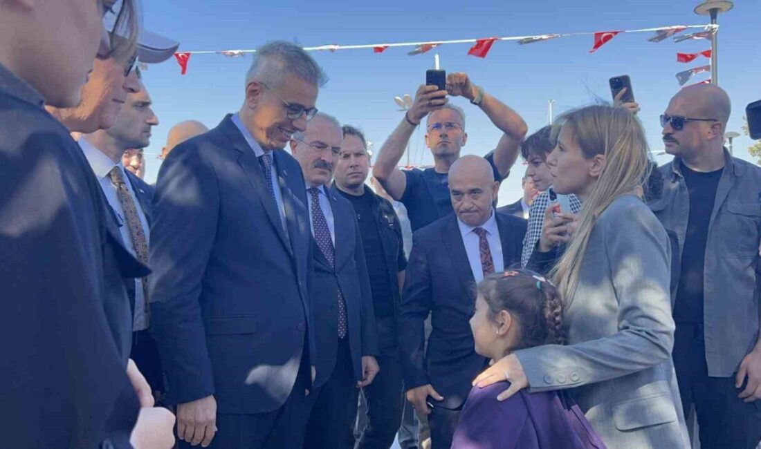 Çanakkale’de sağlık elçisi olan 7 yaşındaki Yağmur Yıldız hem babasına