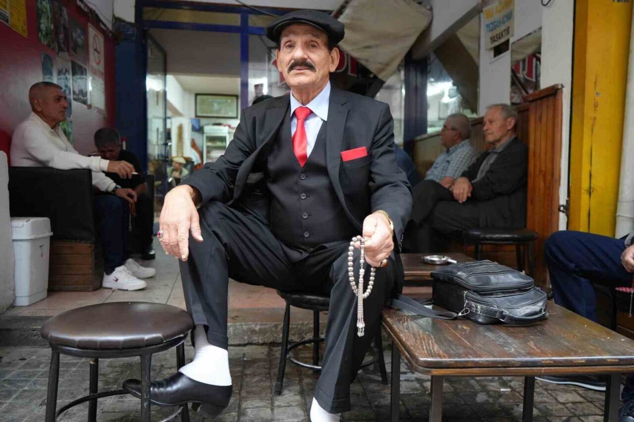 Samsun’da, 50 yıldır topuklu kundura ve takım elbisesiz sokağa adım