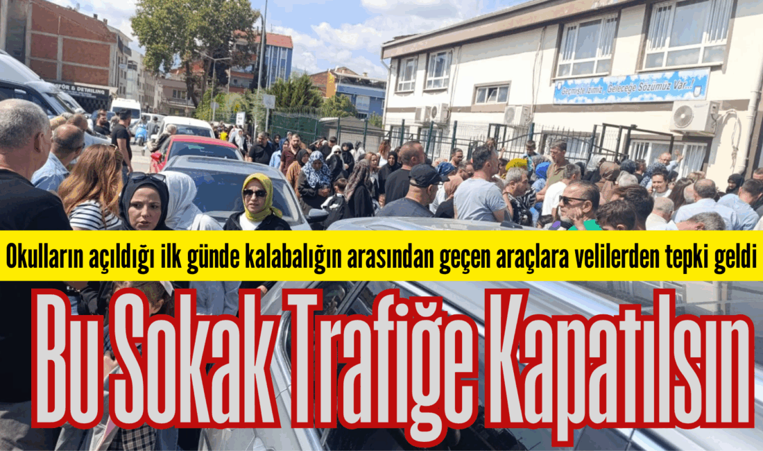 Okulların açıldığı ilk günü kalabalığın arasından geçen araçlar aileleri çileden
