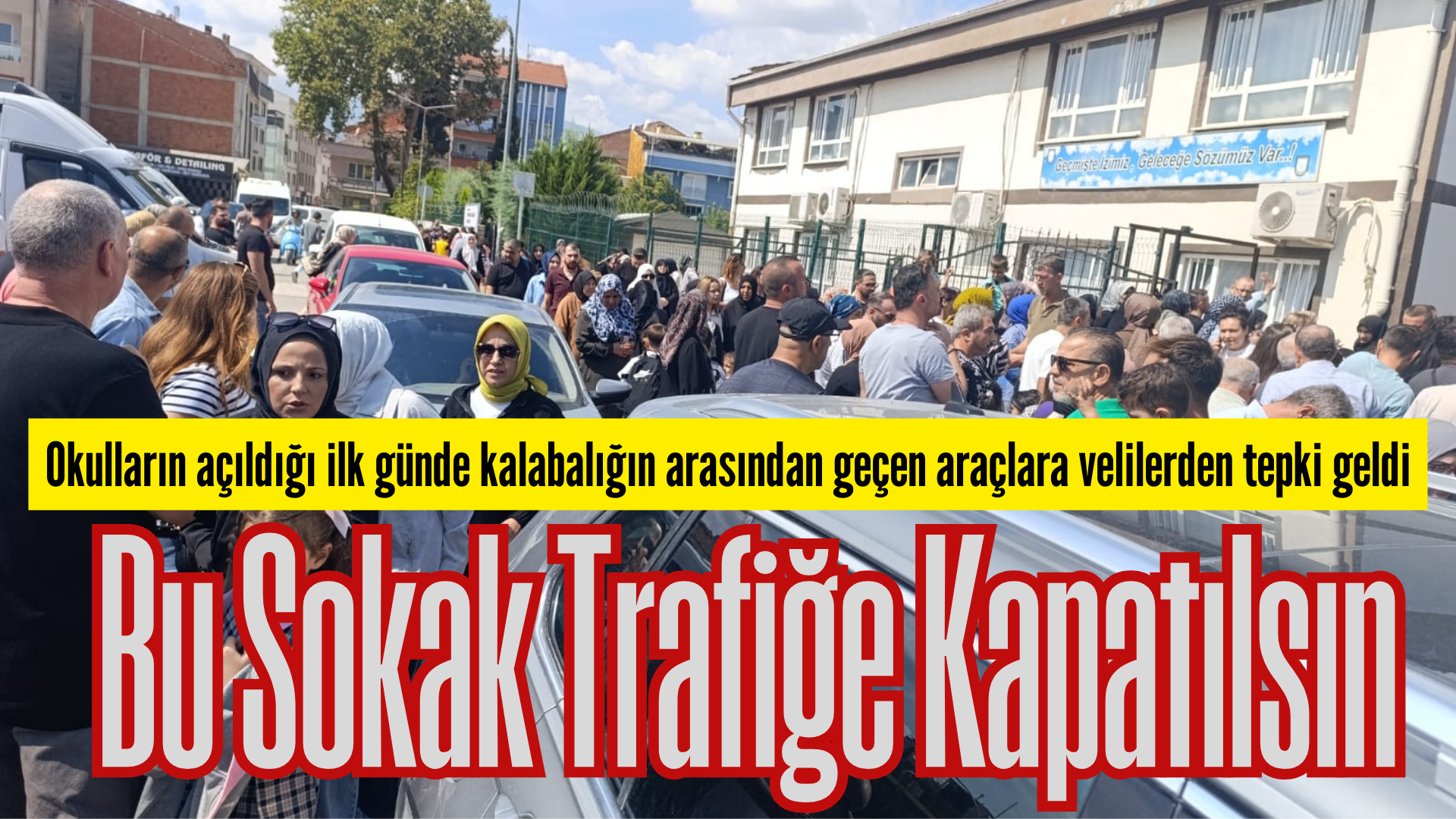 Okulların açıldığı ilk günü kalabalığın arasından geçen araçlar aileleri çileden