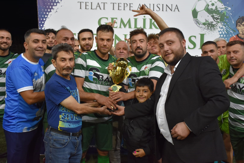Gemlik’te geleneksel olarak her sene düzenlenen Zeytin Futbol Turnuvası bu