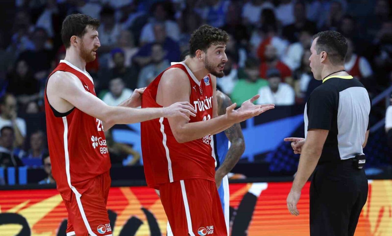 2025 Avrupa Basketbol Şampiyonası yarı final maçında A Milli Basketbol