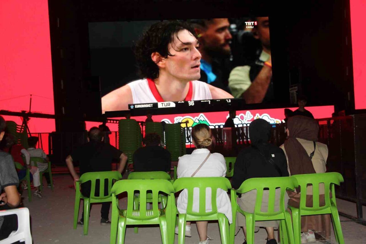 Şırnaklı vatandaşlar, A Milli Erkek Basketbol Takımı’nın 2025 Avrupa Basketbol