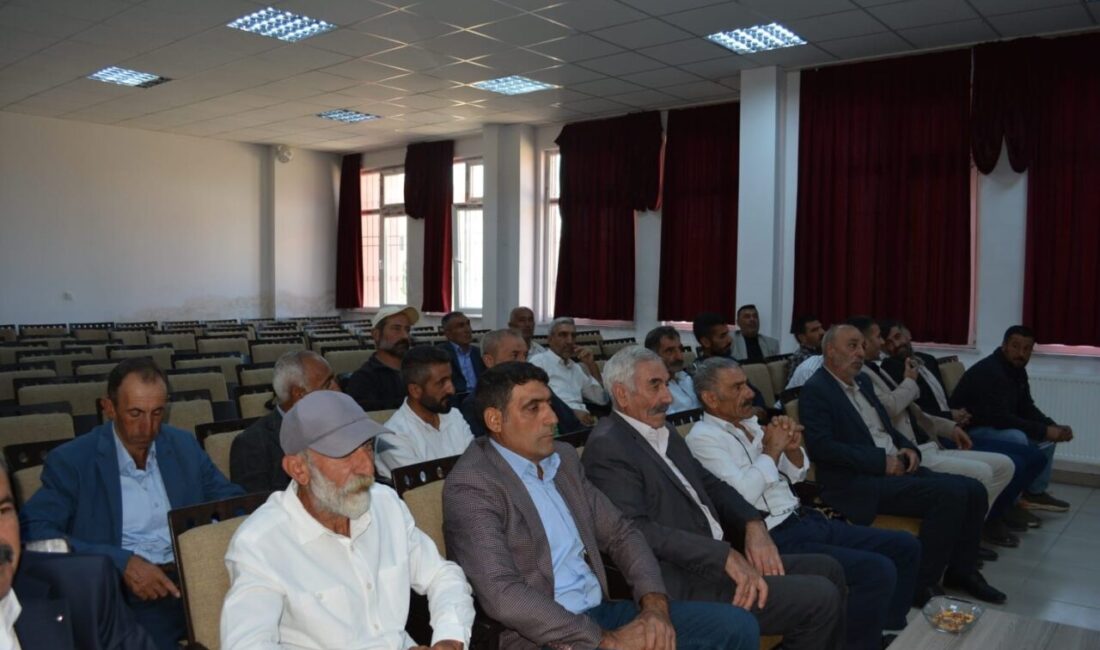 Bingöl’ün Adaklı ilçesinde muhtarlar toplantısı gerçekleştirildi. Adaklı ilçesinde, Kaymakam Abdullah
