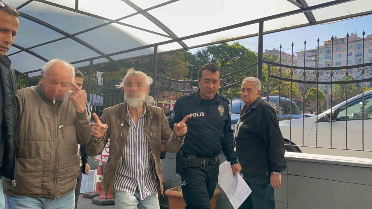 Eskişehir’de yaşlı bir vatandaşı, köpekleri için kendisini şikayet ettiği şüphesi