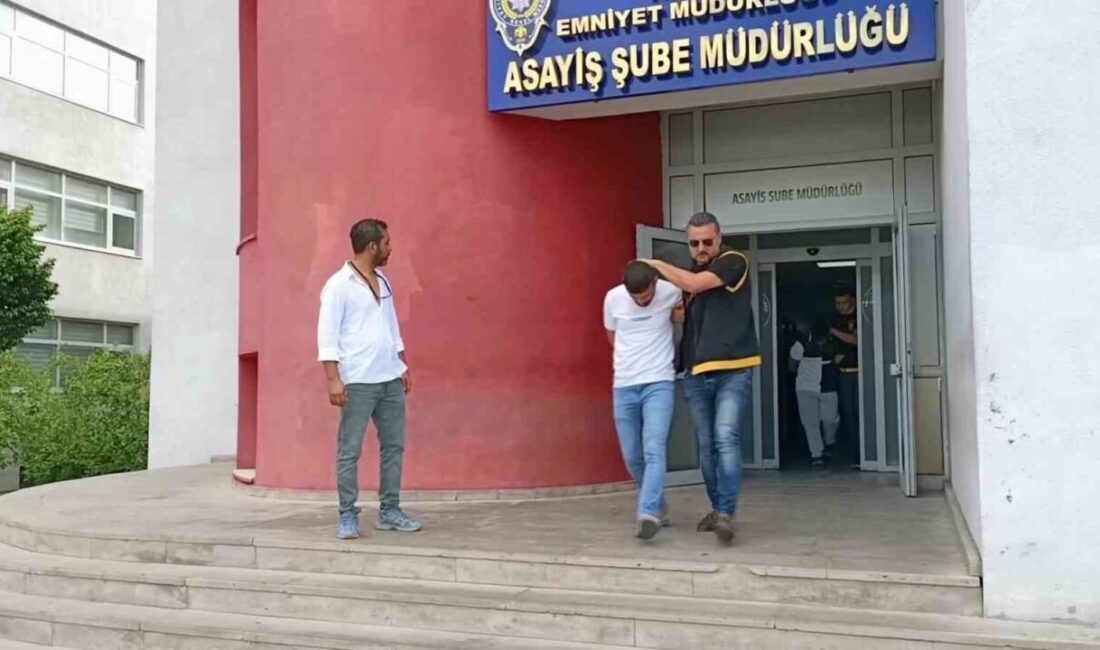 Adana’da polis, kesinleşmiş hapis cezası bulunan hükümlülere yönelik düzenlendiği operasyonda
