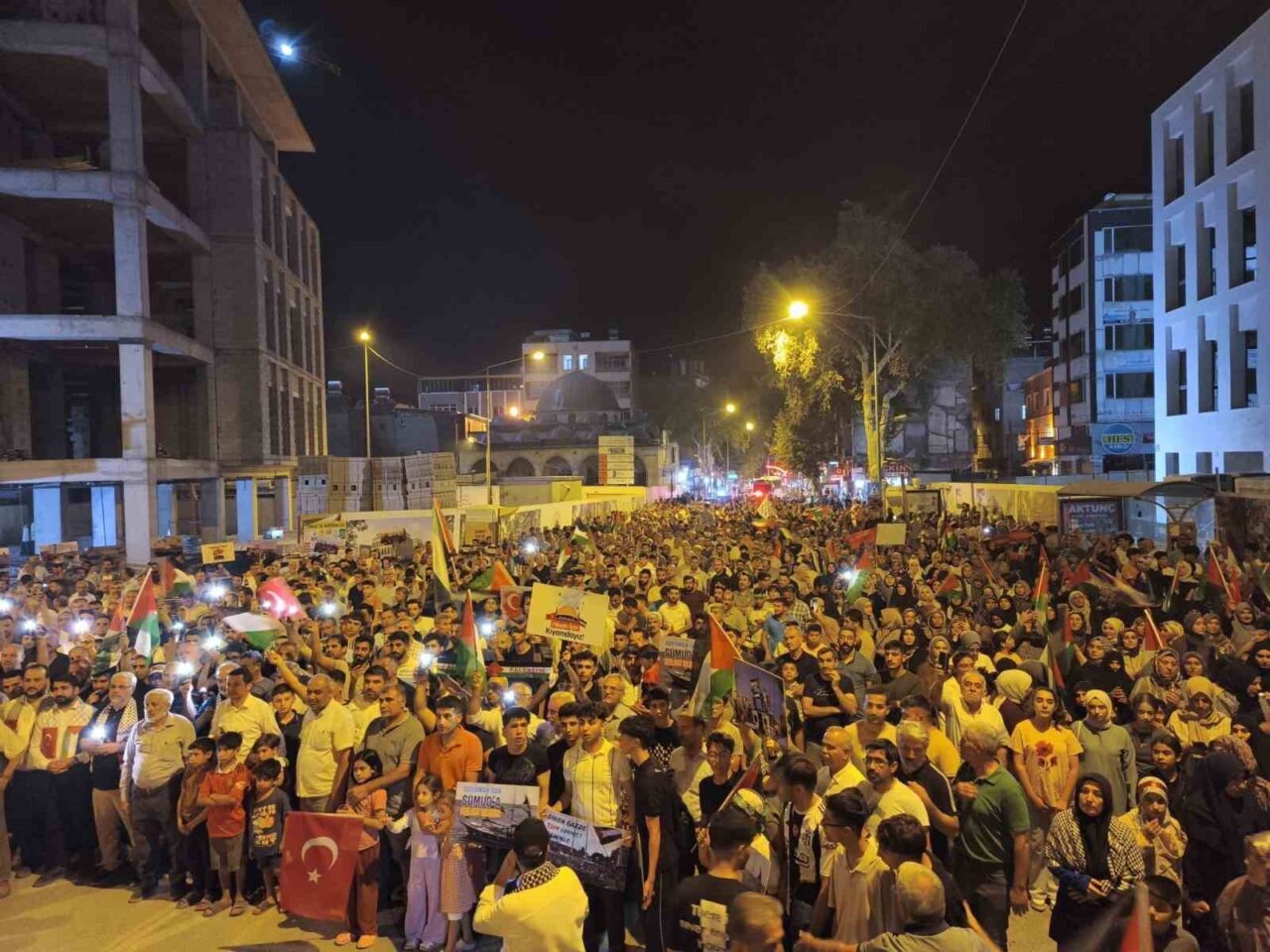 Adıyaman’da, Filistin ve Küresel Sumud Filosu’na destek amacıyla yürüyüş düzenlendi.