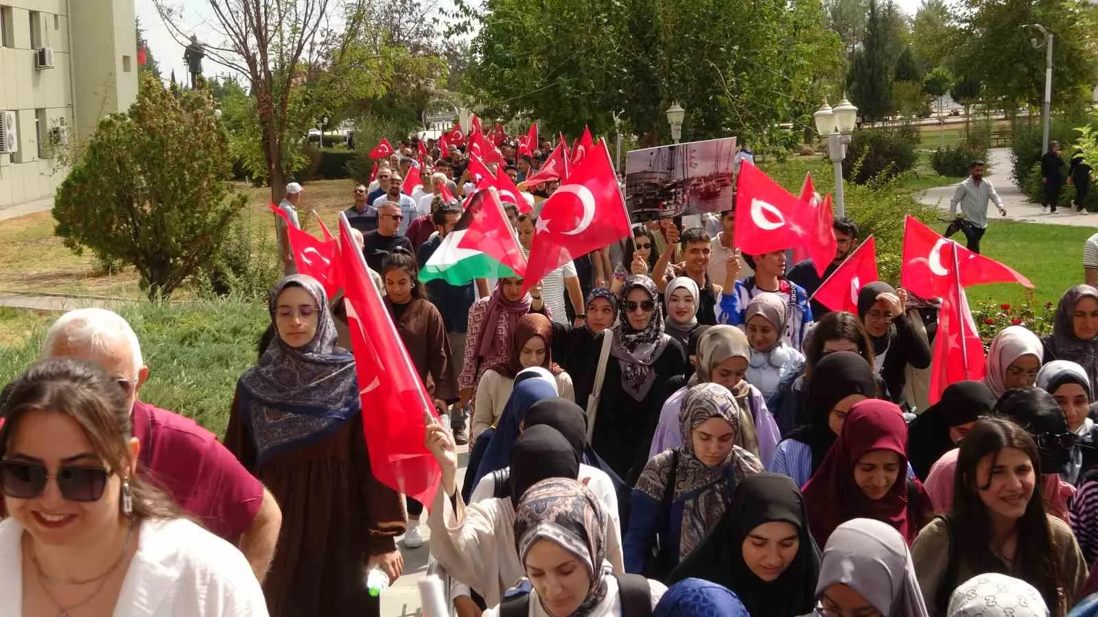 Adıyaman Üniversitesi’nde, Gazze’de yaşanan insanlık dramına dikkat çekmek amacıyla program