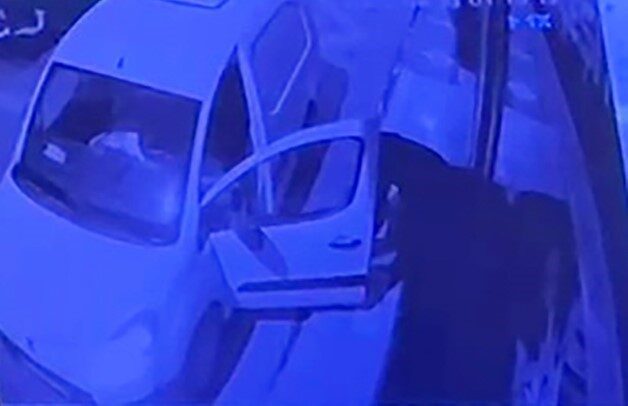 Adıyaman’da bir iş yerinin molotof ile kundaklanma anlarına ait kamera