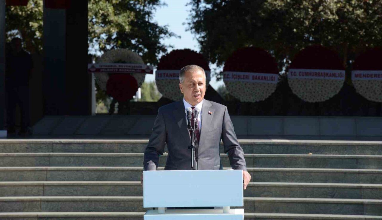 Merhum Başbakan Adnan Menderes, Dışişleri Bakanı Fatin Rüştü Zorlu ve