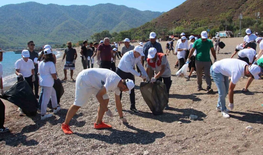 Antalya’nın Kumluca İlçesine bağlı turizm merkezlerinden Adrasan sahilinde okulların açılmasıyla