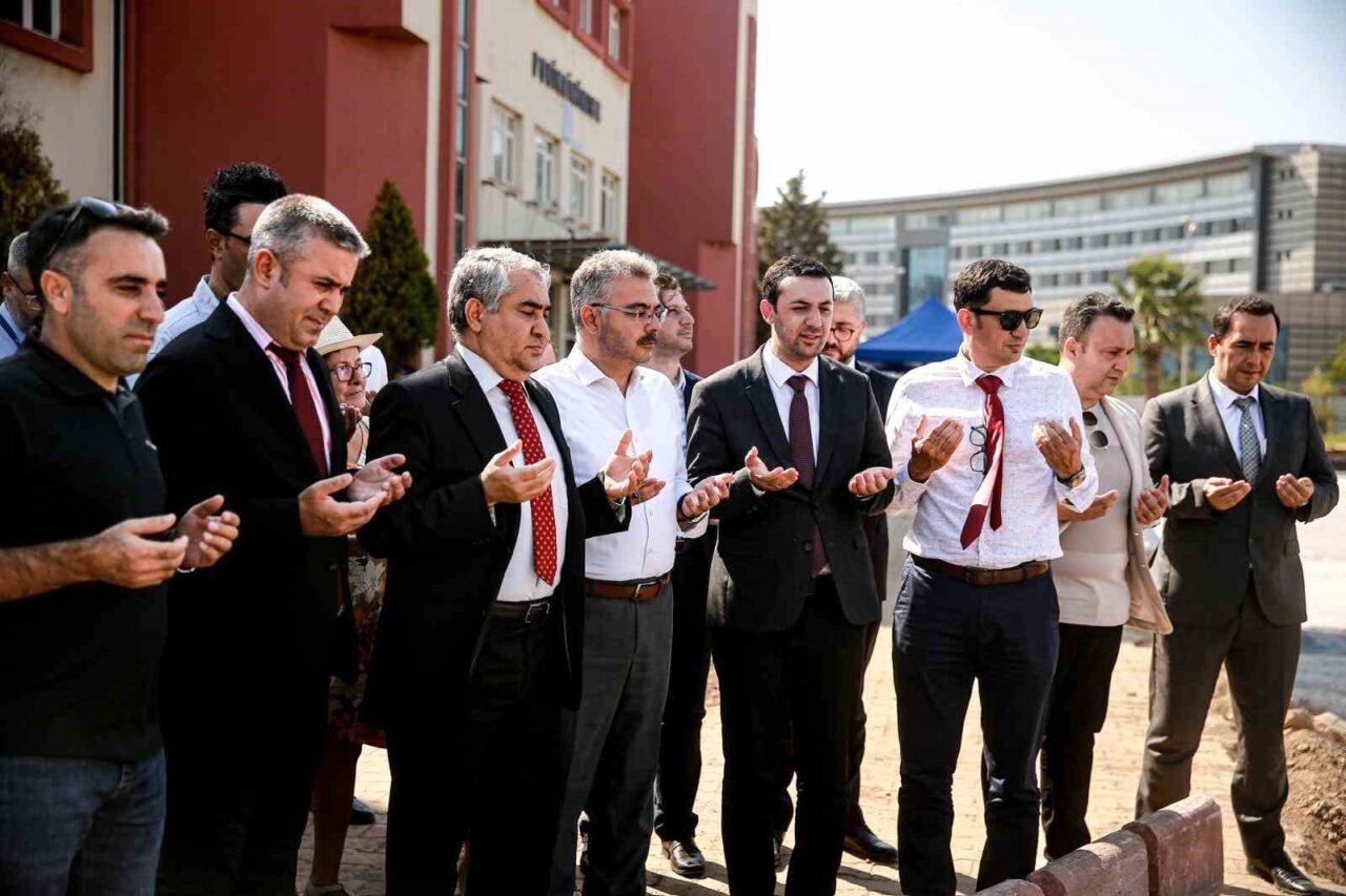 ADÜ Hastanesi yerleşkesinde yapımı devam eden Yeni Poliklinik ve Laboratuvar