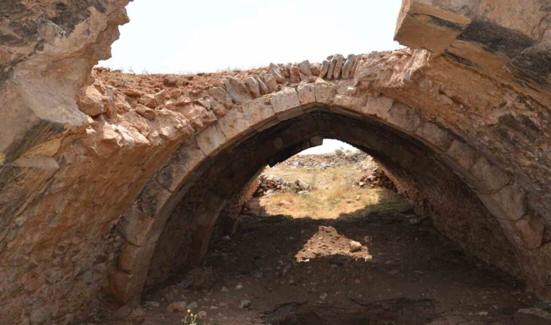 Kahramanmaraş’ın Afşin ilçesinde yer alan Selçuklu dönemi kervan duraklarından Kuru