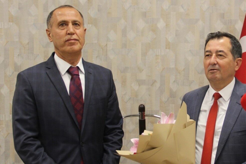 Afyonkarahisar Devlet Hastanesi’nde başhekimlik görevinde devir teslim töreni düzenlendi. Görevi