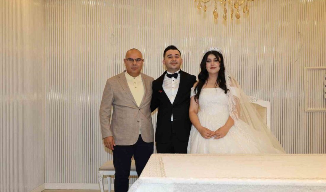 Ağrı Valisi Mustafa Koç, kentte düzenlenen iki düğün merasimine katılarak