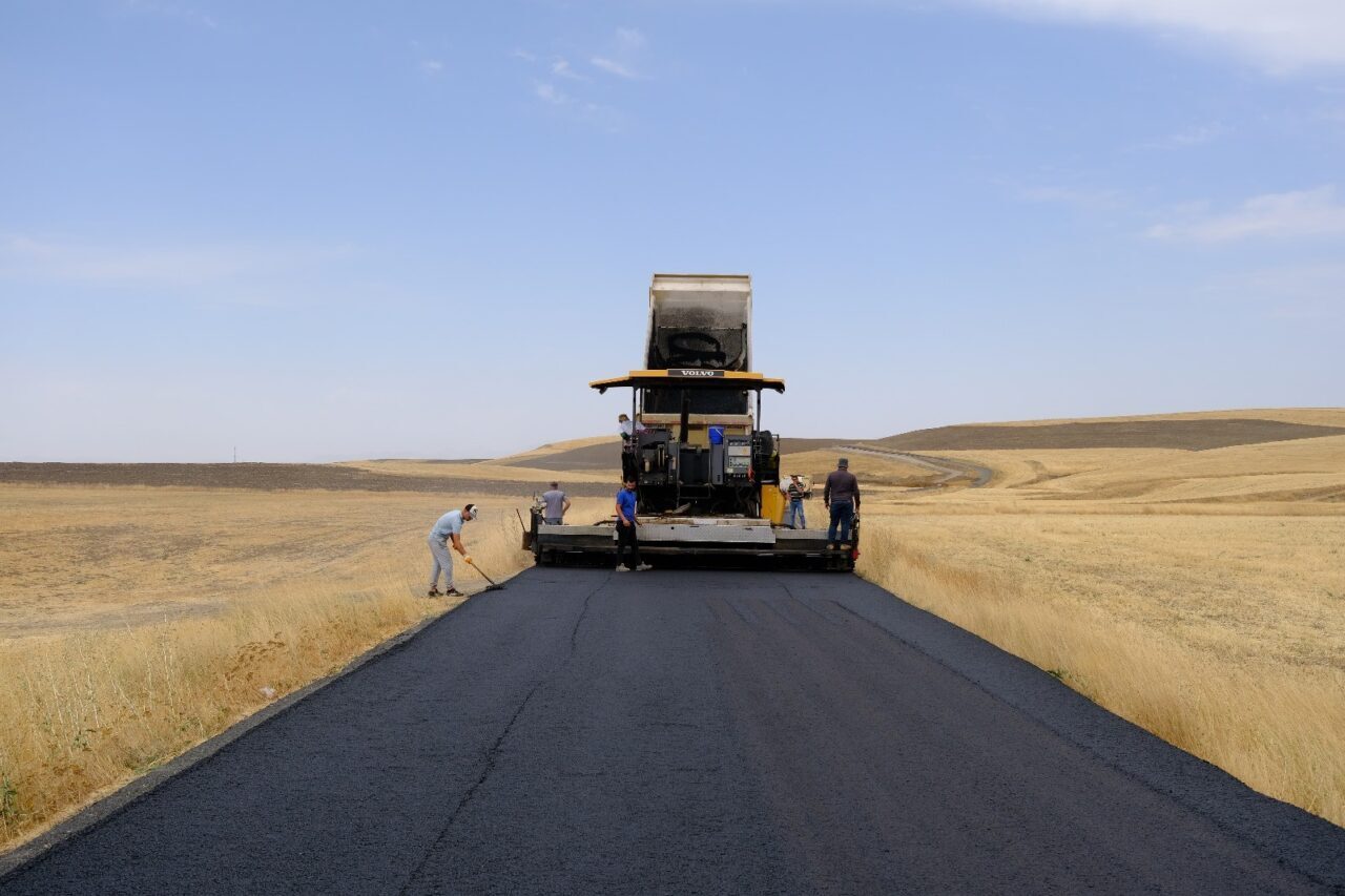Ağrı’da Eskiharman, Bezirhane, Doğutepe ve Boztoprak grup köy yolunun 17