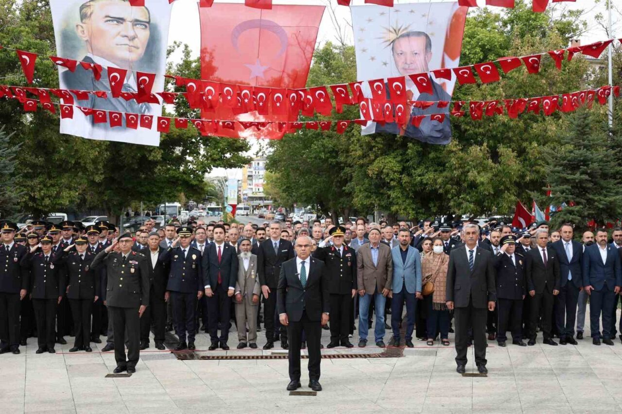 Ağrı’da 19 Eylül Gaziler Günü dolayısıyla tören düzenlendi. Kentteki kutlama