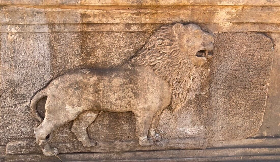 Ağrı’da güvenlik güçlerince ele geçirilen 2 lahit Kars’a gönderildi. Kars’ta