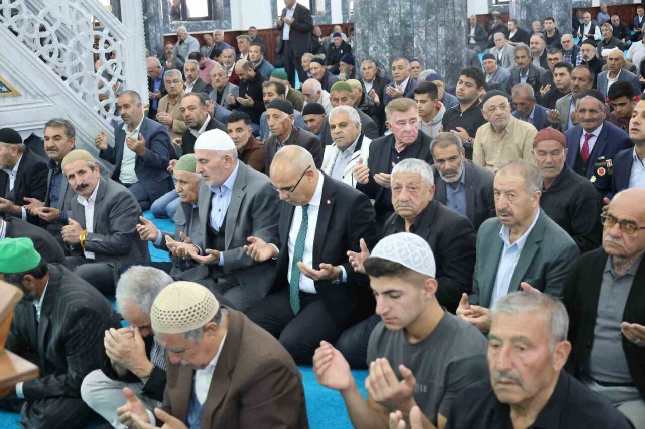 Ağrı’da 19 Eylül Gaziler Günü münasebetiyle şehitler ve ebediyete intikal