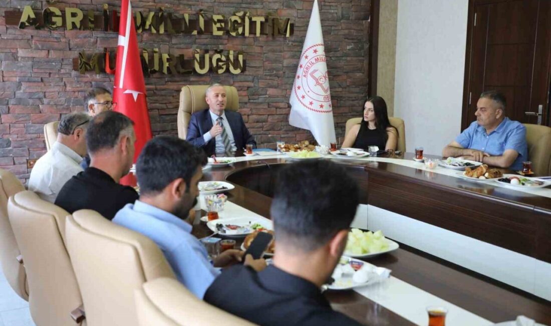 Ağrı İl Milli Eğitim Müdürü Hasan Kökrek, kentte görev yapan