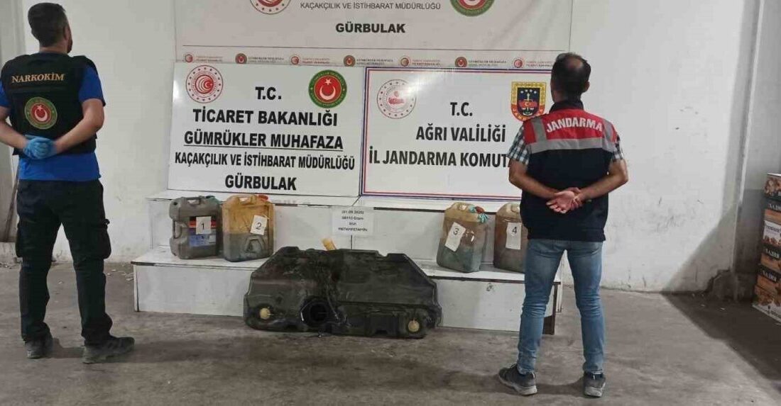 Ağrı’da düzenlenen uyuşturucu operasyonunda, İran’dan giriş yapan bir tırın yakıt