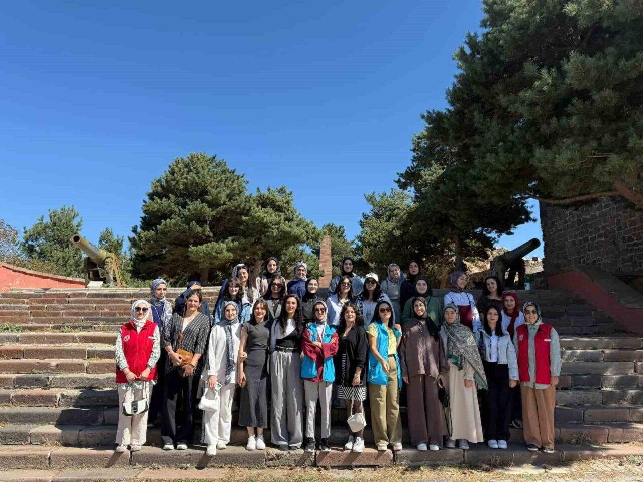 Ağrı’ya bağlı Hamur ilçesinde yaşayan gençler; medeniyet, tarih, ve kültür