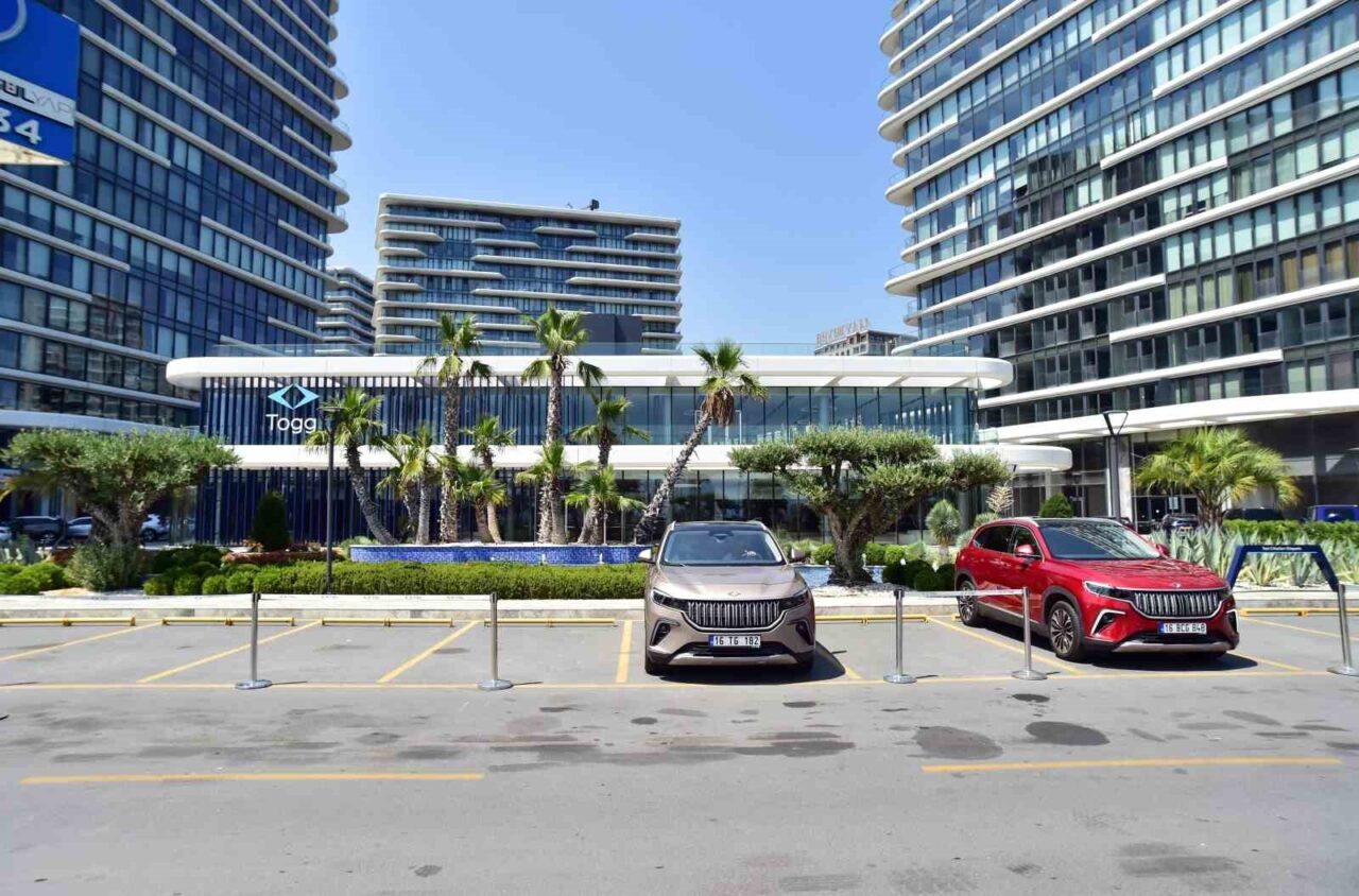 TOGG, merakla beklenen sedan modelini tanıttı ve satışa sundu. Araç,